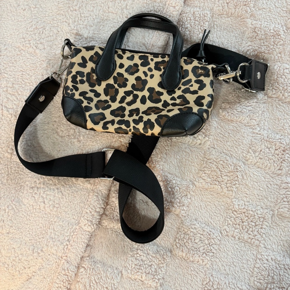 Art Class Leopard Crossbody Bag with Black Straps - Picture 2 of 5
